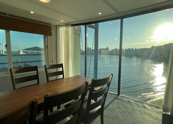 ゲストハウス Heavenly Pent House